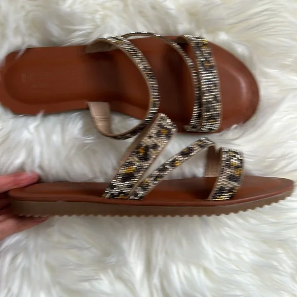 NWOB ~ CUSHIONAIRE VIENNA RHINESTONE MEMORY FOAM SANDALS SZ 9 - Picture 8 of 12